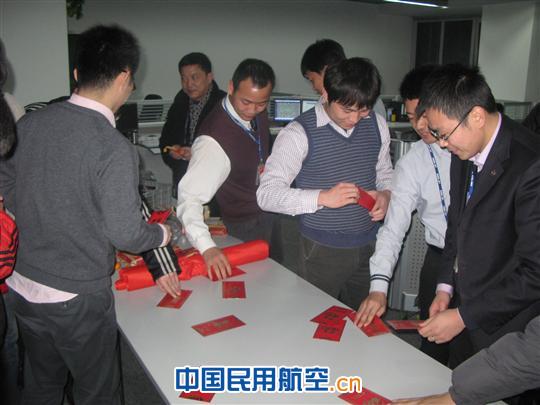 除夕夜首都航空一线员工职守岗位运送旅客