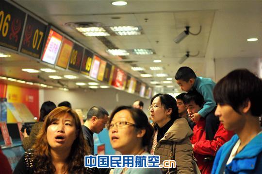 大雾致海口美兰机场取消大量航班