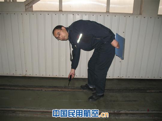 国航重庆维修基地保春运特开展机库大门操作演习