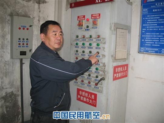 国航重庆维修基地保春运特开展机库大门操作演习