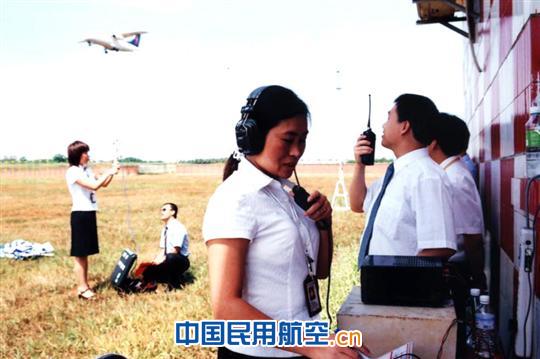 赵秀华 三尺管制塔台续写人生