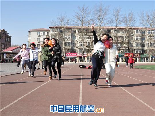 国航地服旅客服务中心T2外航开展庆"三八"活动