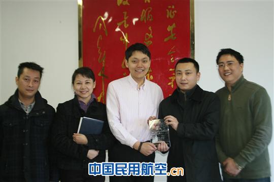 不平常的一次周例会