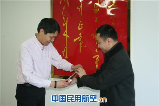 不平常的一次周例会