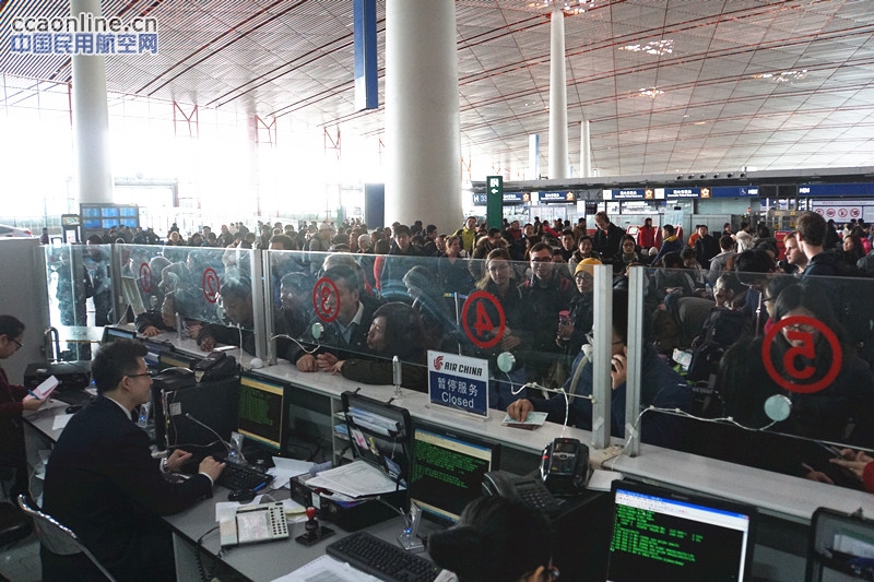 有一种忙碌叫春运  有一种责任叫担当 有一种温暖叫守候 国航地服人春运保障第一天