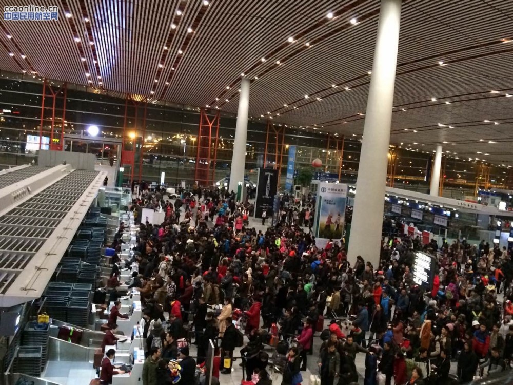 凌晨时的春运早高峰