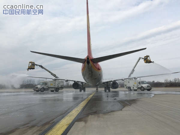 海航机务迎战猴年第一场雪