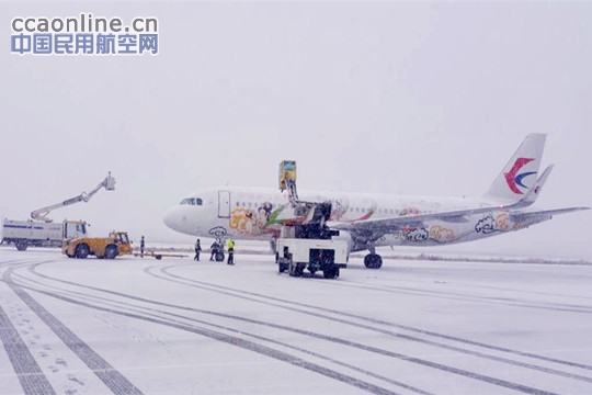东航甘肃机务人战风雪 斗严寒 保安全