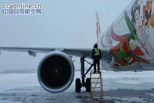 东航甘肃机务人战风雪 斗严寒 保安全